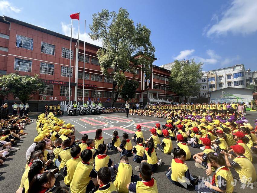 欢乐炸三张app